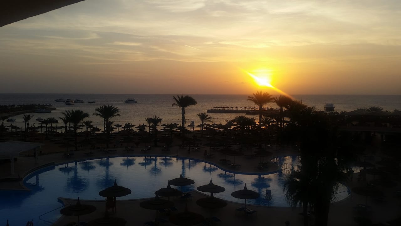 Sonnenaufgang  Beach Albatros Resort