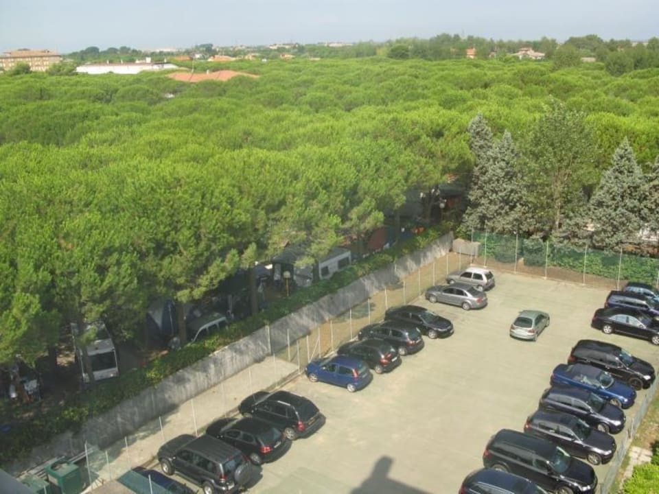 Umfunktionierter Tennisplatz Hotel Fenix