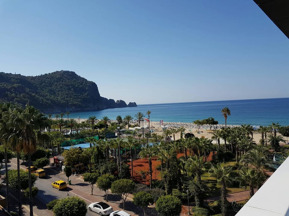 Blick von der Restaurantterrasse auf den Strand Gardenia Hotel