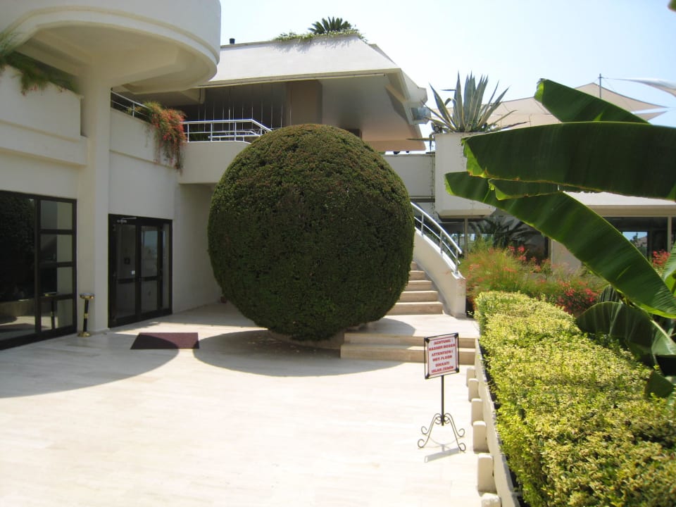 Выход из здания отеля к морю Side Star Elegance