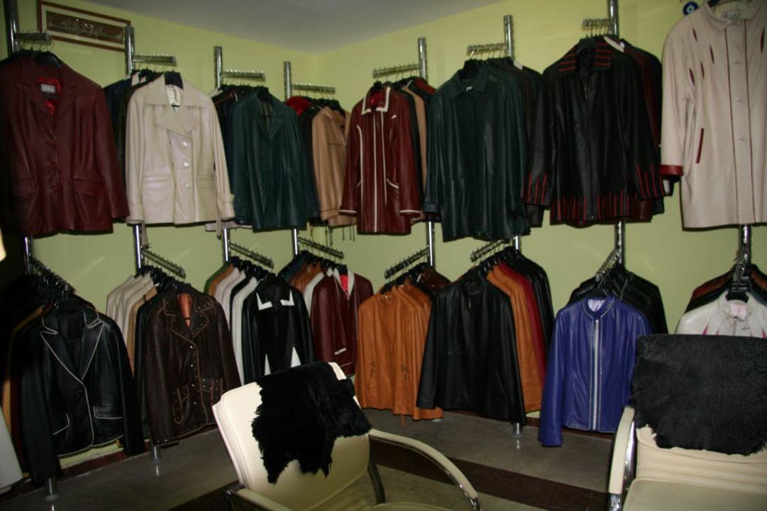 Ledergeschäft in Haus 3  Grand Seker Hotel