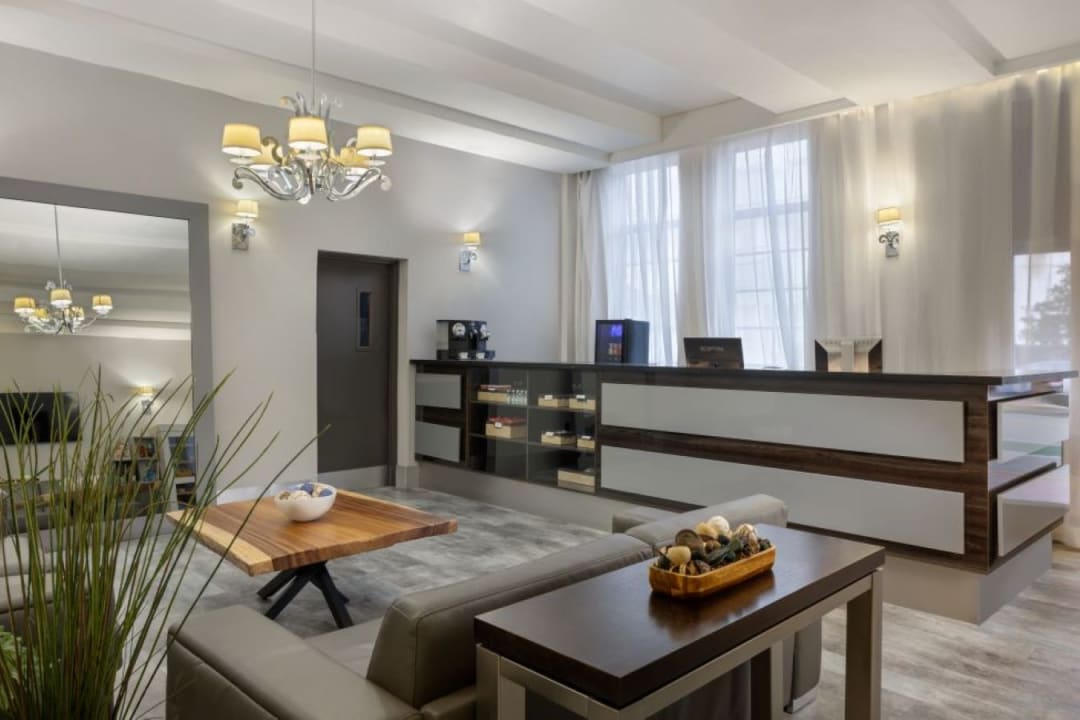 Lobby Hotel Ocean Five