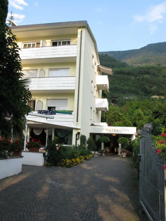 Der Eingang des Hotels Hotel Maximilian