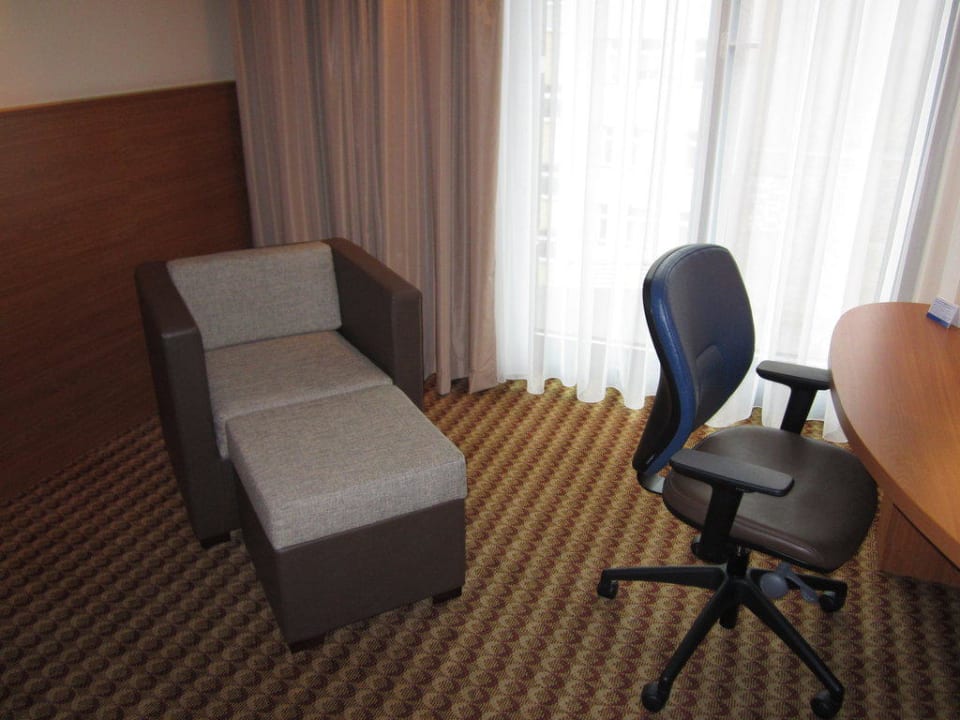 Zweckmäßige Business Einrichtung Hampton by Hilton Berlin City West