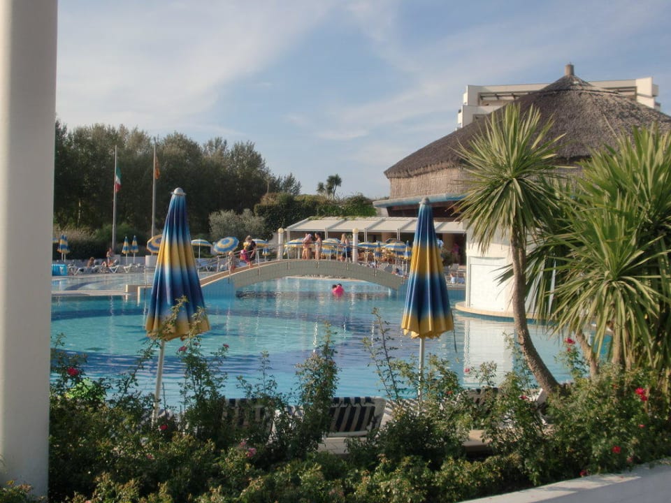 Poolanlage Savoy Aparthotel Holiday