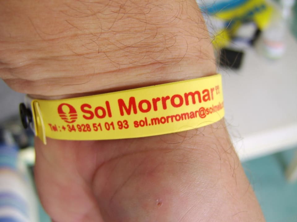 All In Bändchen Apartamentos LIVVO Morromar