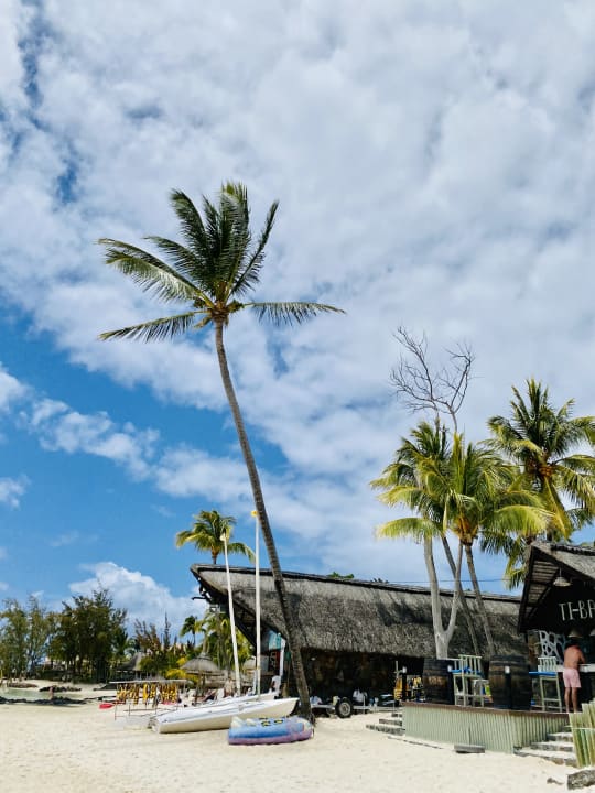 Gastro Crystals Beach Resort Belle Mare, a member of Radisson Individuals