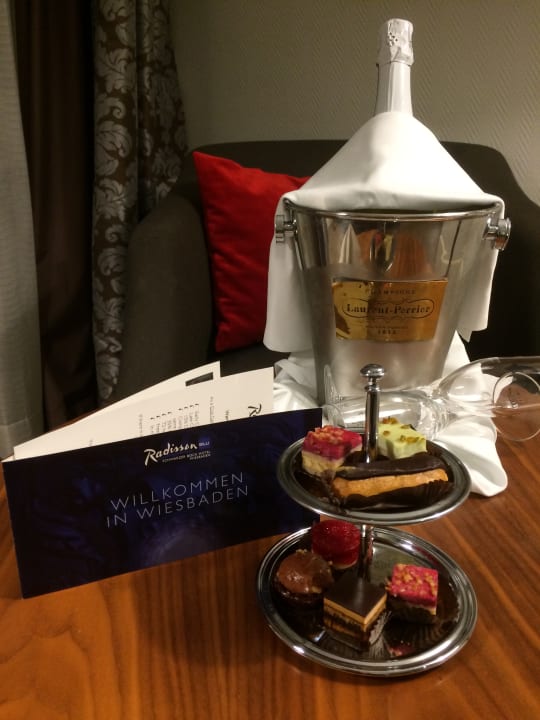 Süßigkeiten - auf der Internetseite des Hotels als Zusatzlei Radisson Blu Hotel Schwarzer Bock