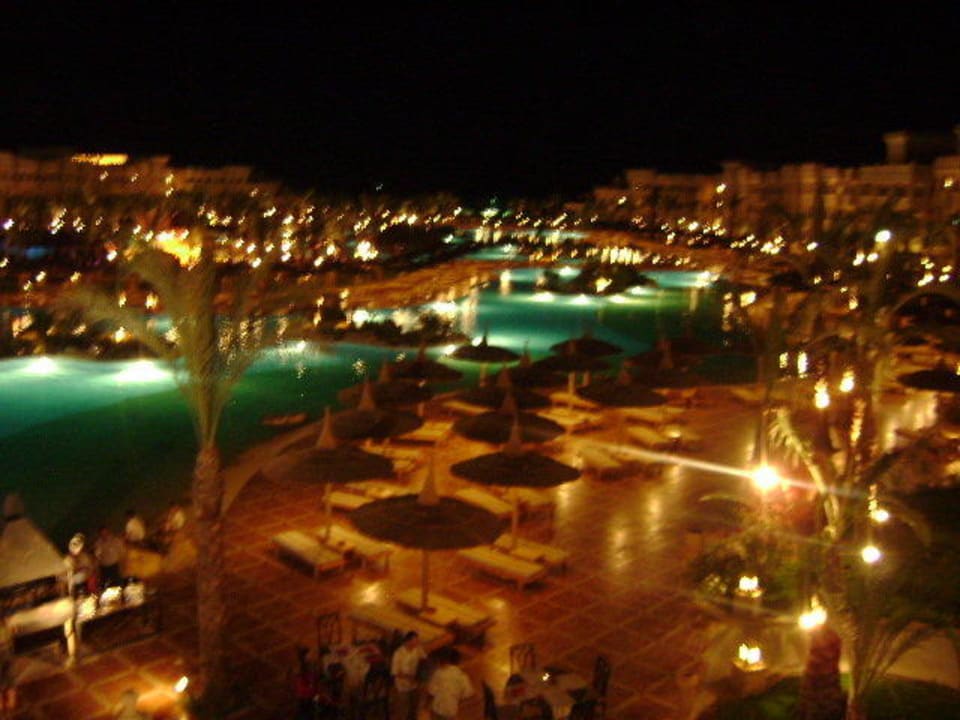 Pool am Abend Pickalbatros Palace Resort