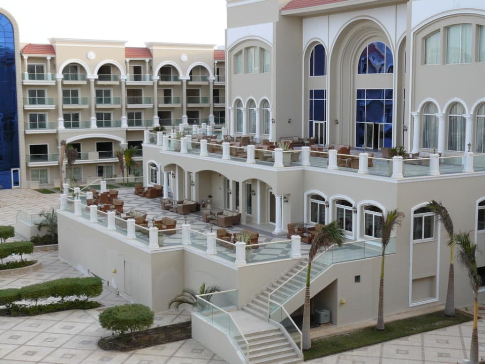 Restaurants von Pool her Premier Le Reve Hotel & Spa