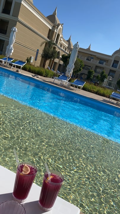 Pool Titanic Royal
