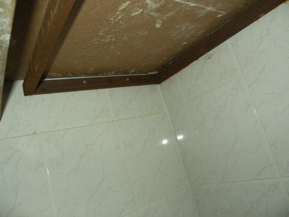 Waschbecken von unten Enki Hotel