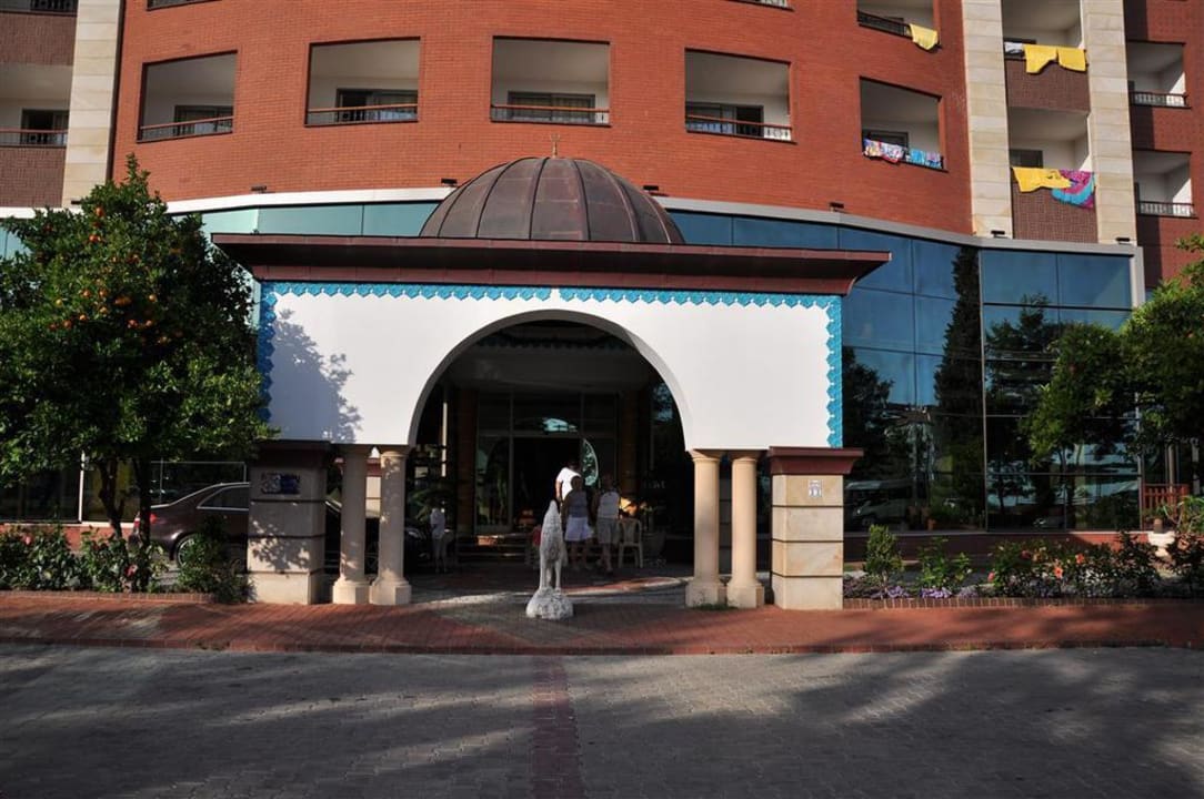 Główne wejście NoxInn Club