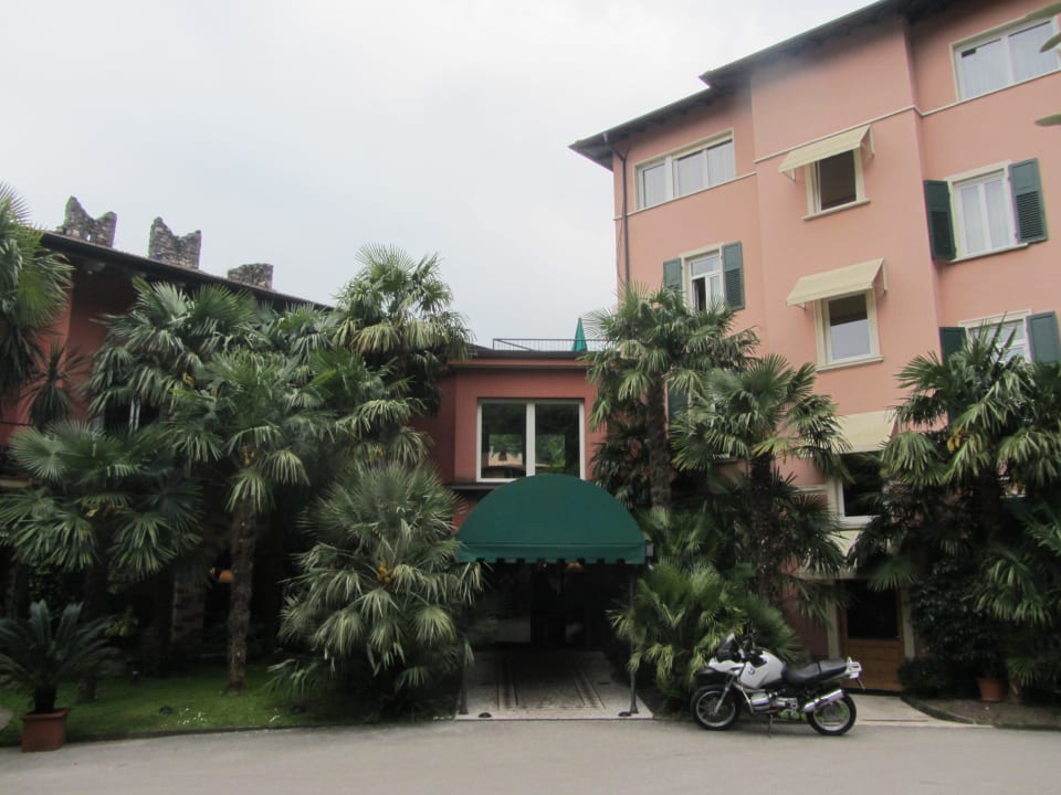 Hoteleingang Hotel Villa Miravalle