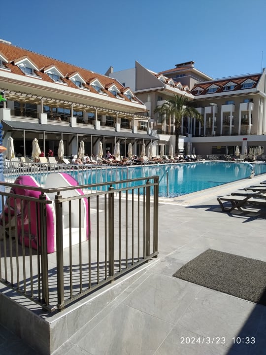 Pool Side Story Resort & Spa