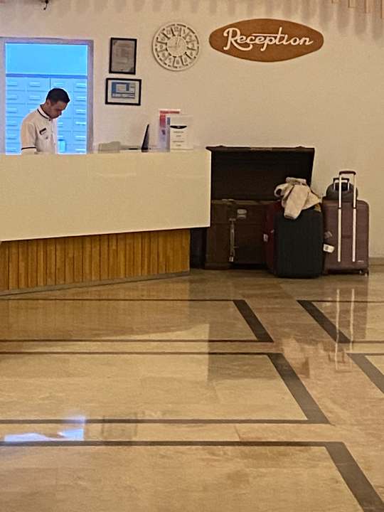 Lobby AQI Hydros Club