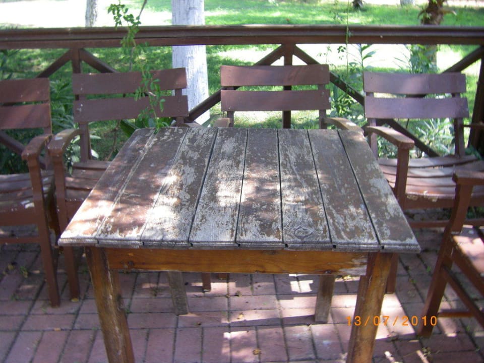 Tisch beim Spielplatz Hotel Mari