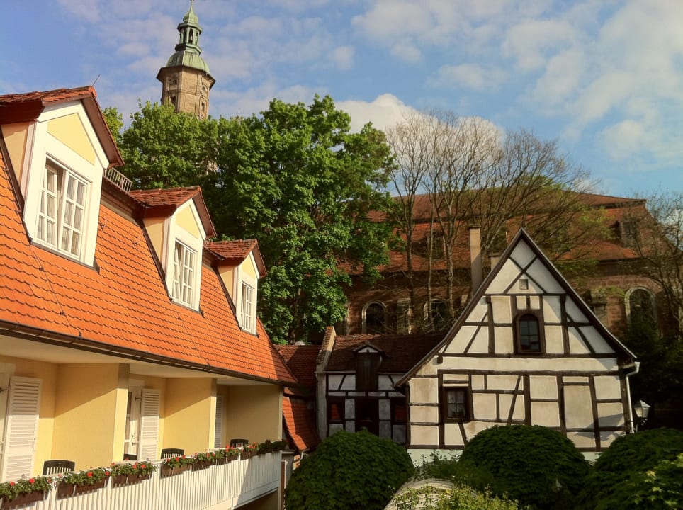  Blick vom Balkon auf den Innenhof  nach links Hotel Arvena Reichsstadt