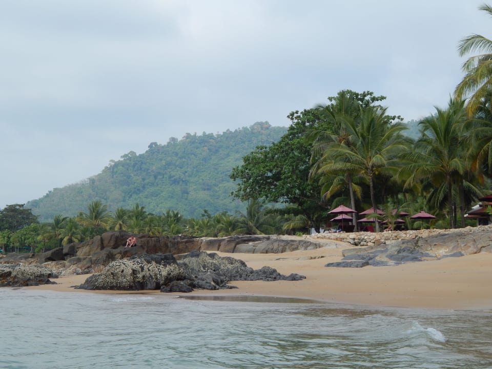 Liege-und Badestrand am Hotel SENTIDO Khao Lak