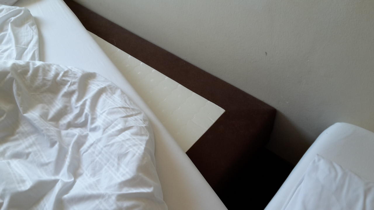 "Bett" im Economy Zimmer Hotel Neuwirt