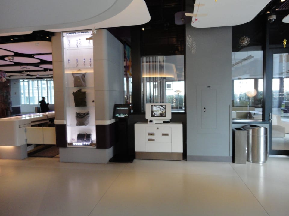 Mission Control & Ticketterminal YOTEL New York