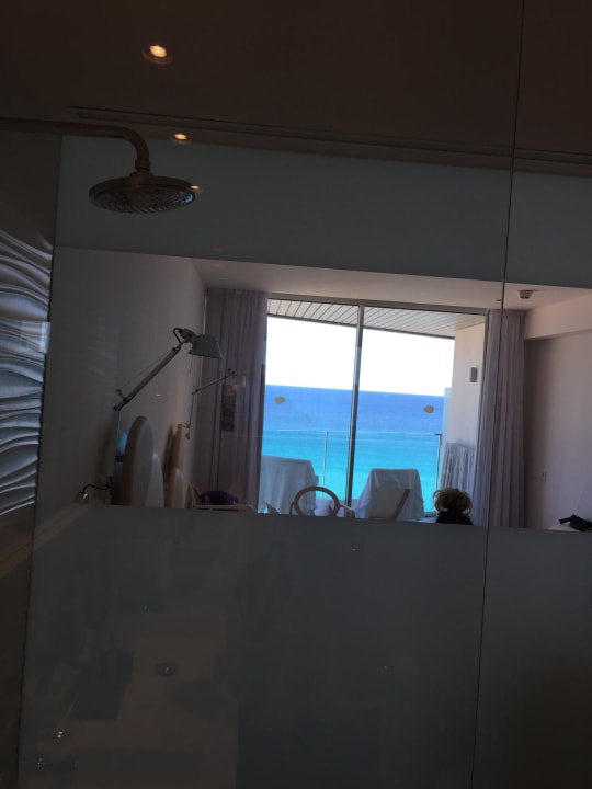 Blick durch die Dusche aufs Meer Son Moll Sentits Hotel & Spa