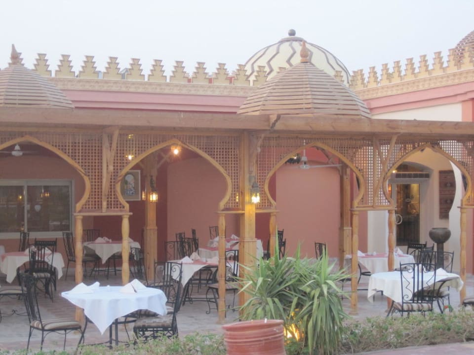 Cafe de Roi Restaurant draußen Pickalbatros Alf Leila Wa Leila Resort - Neverland Hurghada