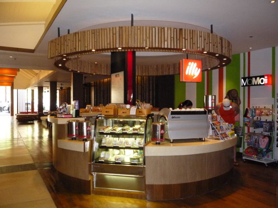 Snackbar im Eingangsbereich Holiday Inn Resort Phuket Surin Beach by IHG