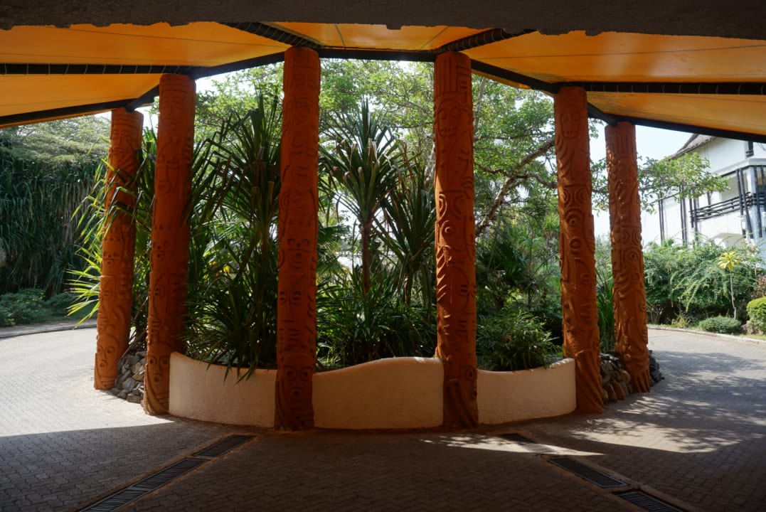 Hoteleinfahrt Hotel Southern Palms Beach Resort