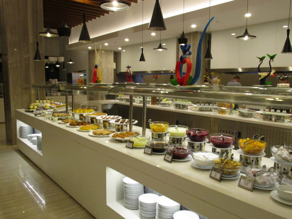 Salat und süsse Sachen The Sense Deluxe Hotel