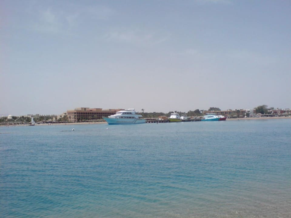 Blick von der Sandbank zum Hotel Giftun Azur Resort