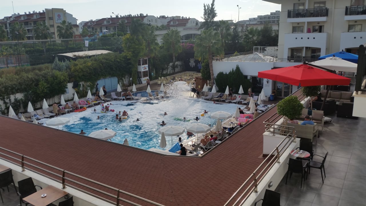 Pool Side Aquamarin Resort & Spa