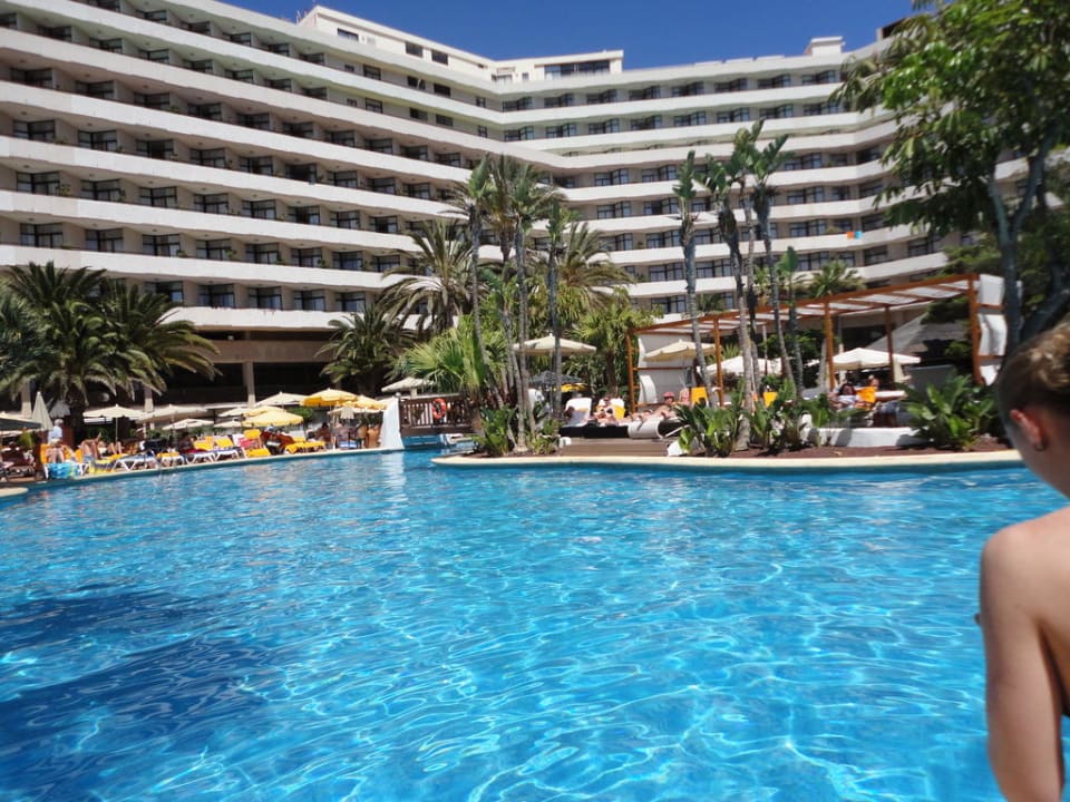Poolbereich mit Privilegbereich Hotel H10 Conquistador