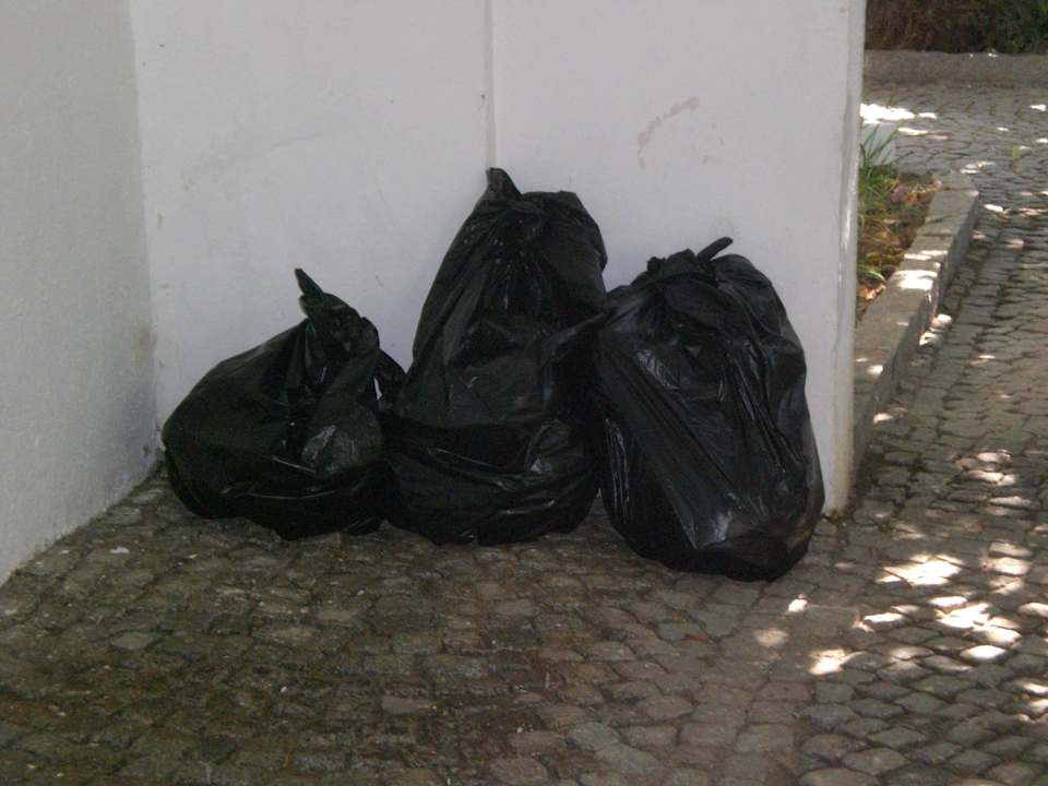 Gelagerte Müll Teos Village