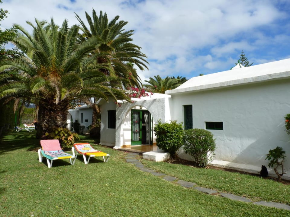 Vor dem Bungi Canary Garden Club