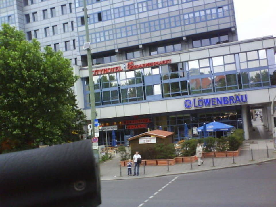 Im vorbeifahren bei der Stadtrundfahrt City Hotel am Gendarmenmarkt