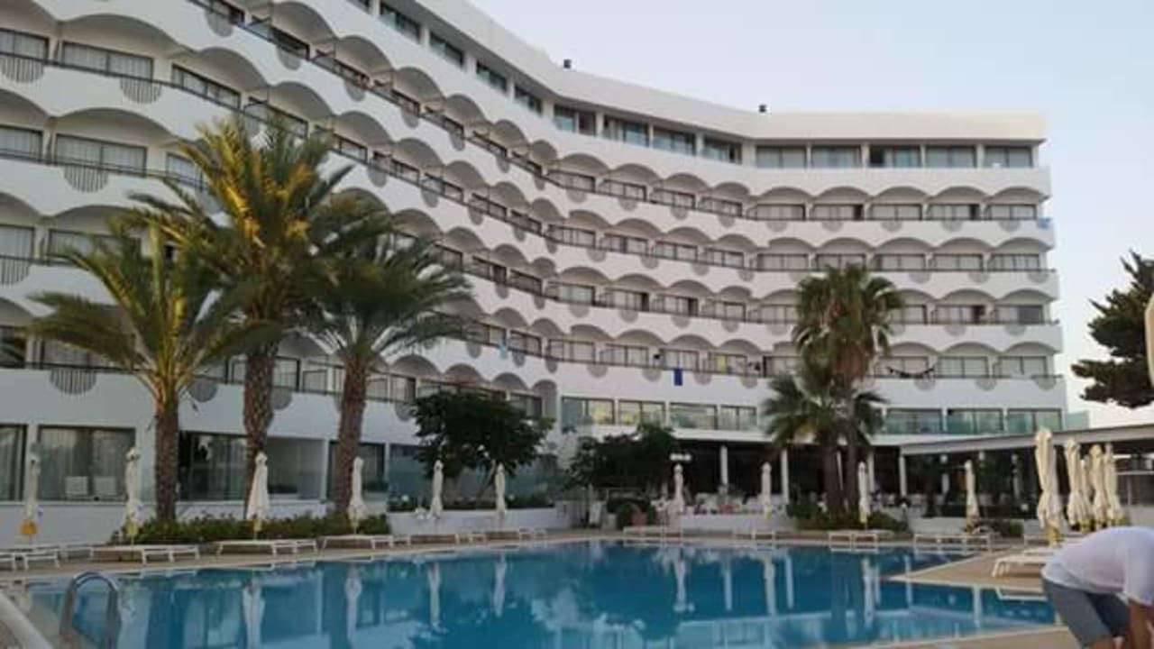 Außenansicht Crystal Springs Beach Hotel