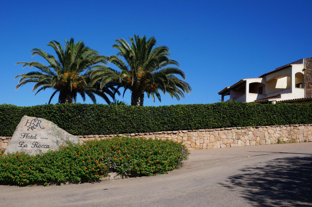 Die Einfahrt zum Hotel - sehr schön! Hotel La Rocca Resort & Spa