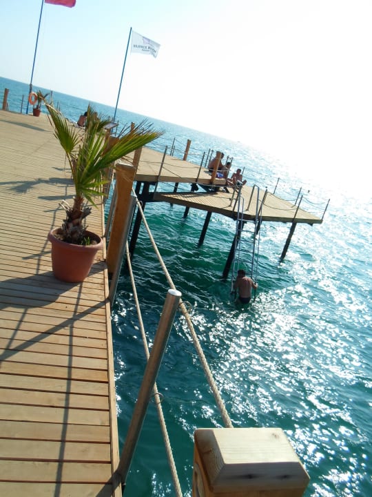 Schön angelegter Steg Selectum Family Resort Side