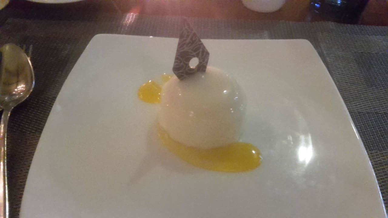 Dessert im 360 Seafood NH Bentota Ceysands Resort