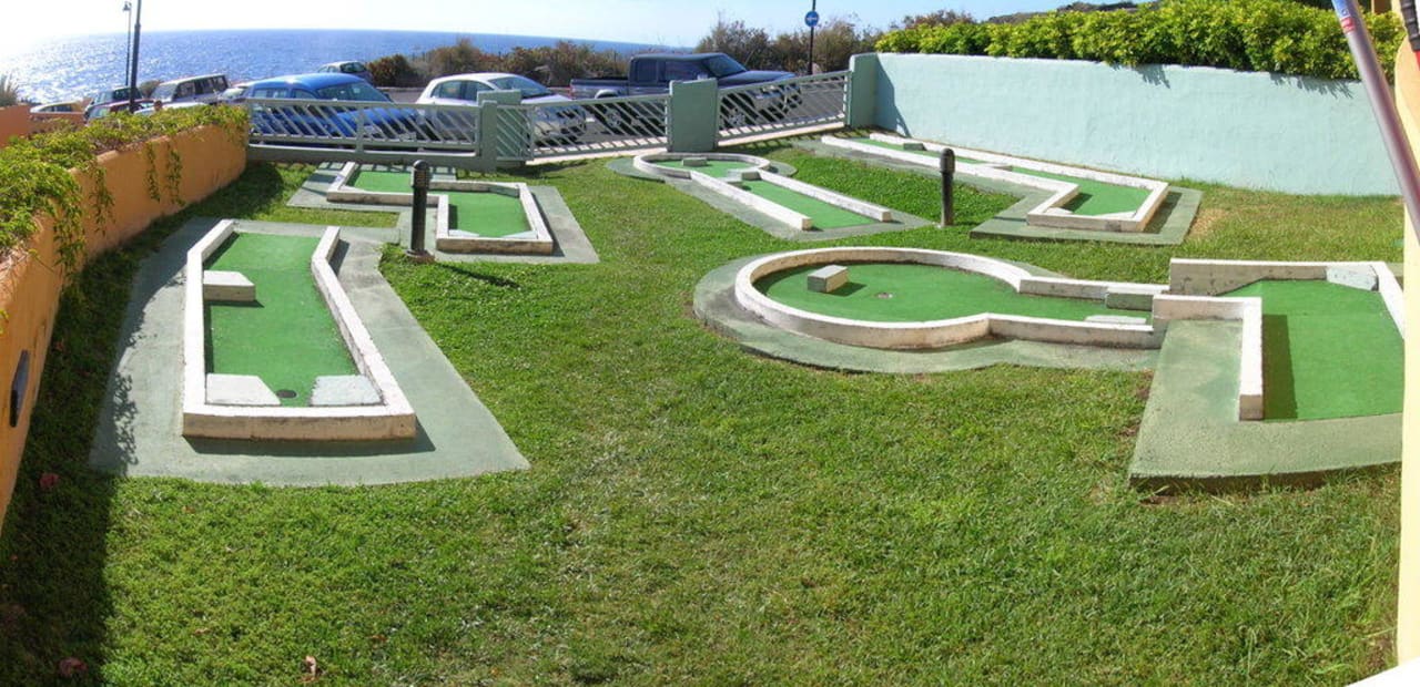 Minigolfanalge der Anlage Apartamentos La Caleta