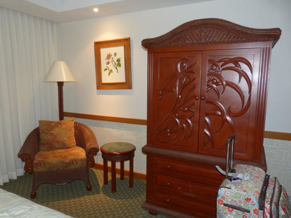 Kein platz im schrank fur zwei personen. Kaanapali Beach Hotel