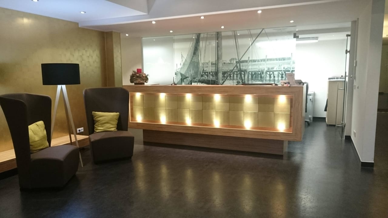 Rezeption Hotel Hafen Büsum