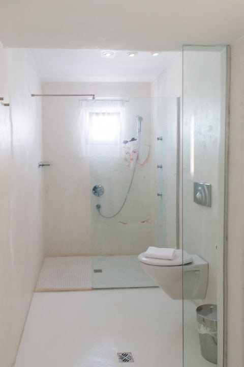 Bad Zimmer #22 Hotel Rocabella Santorini