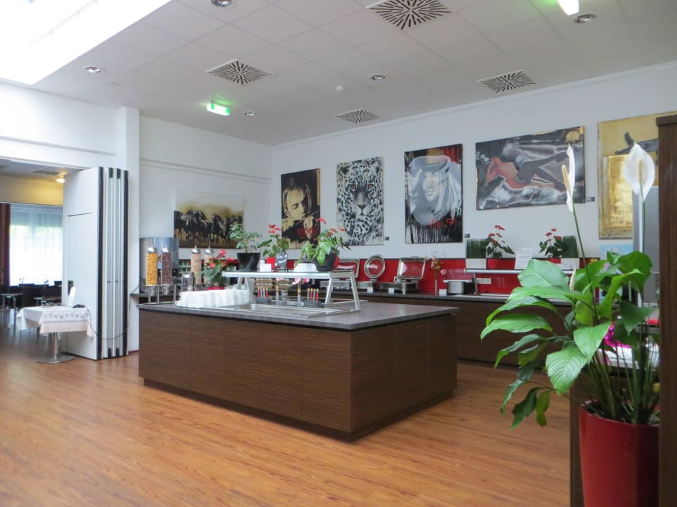 Frühstücksbuffett (leer) Best Western Plus Amedia Wien