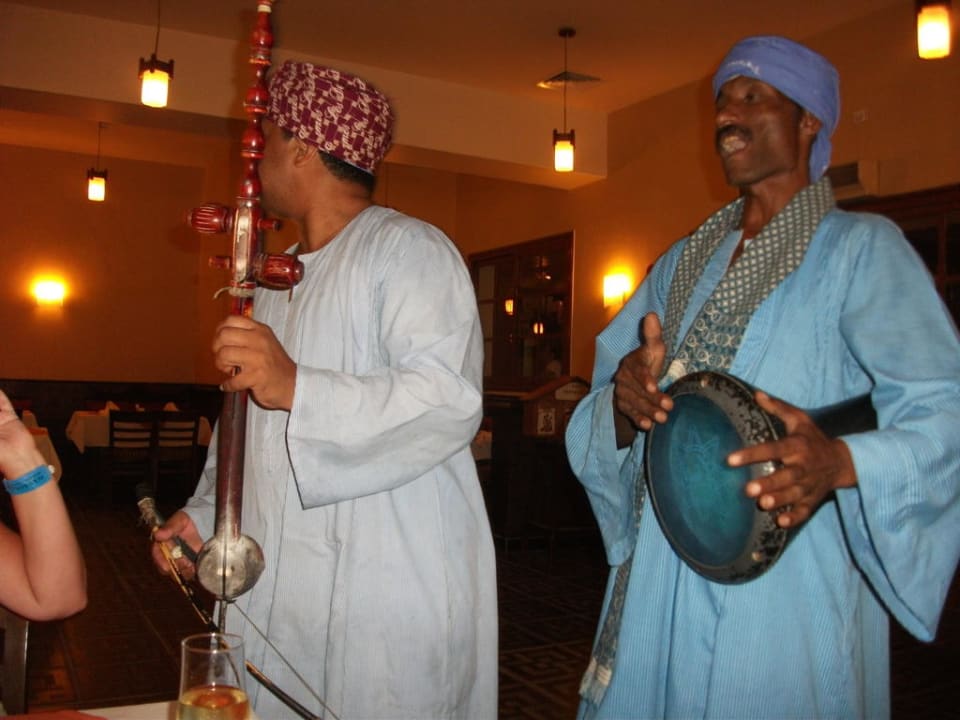 Nette Musiker Pickalbatros Alf Leila Wa Leila Resort - Neverland Hurghada