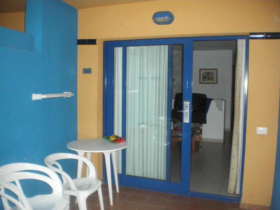 Zimmereingang gleich gegenüber des Pools BLUESEA Jandia Luz