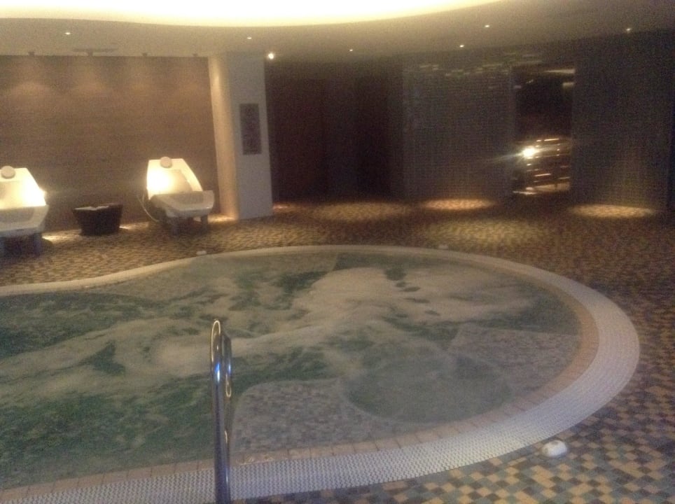 Wellness area hydropool Hilton London Heathrow Airport Terminal 5