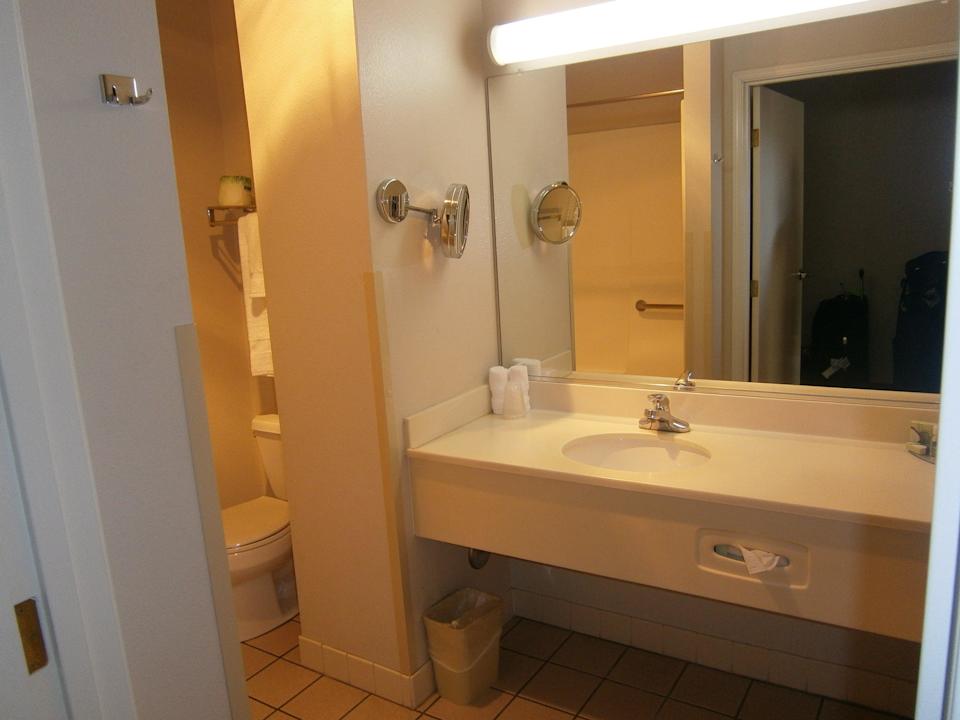 Bad Hotel Charter Inn & Suites