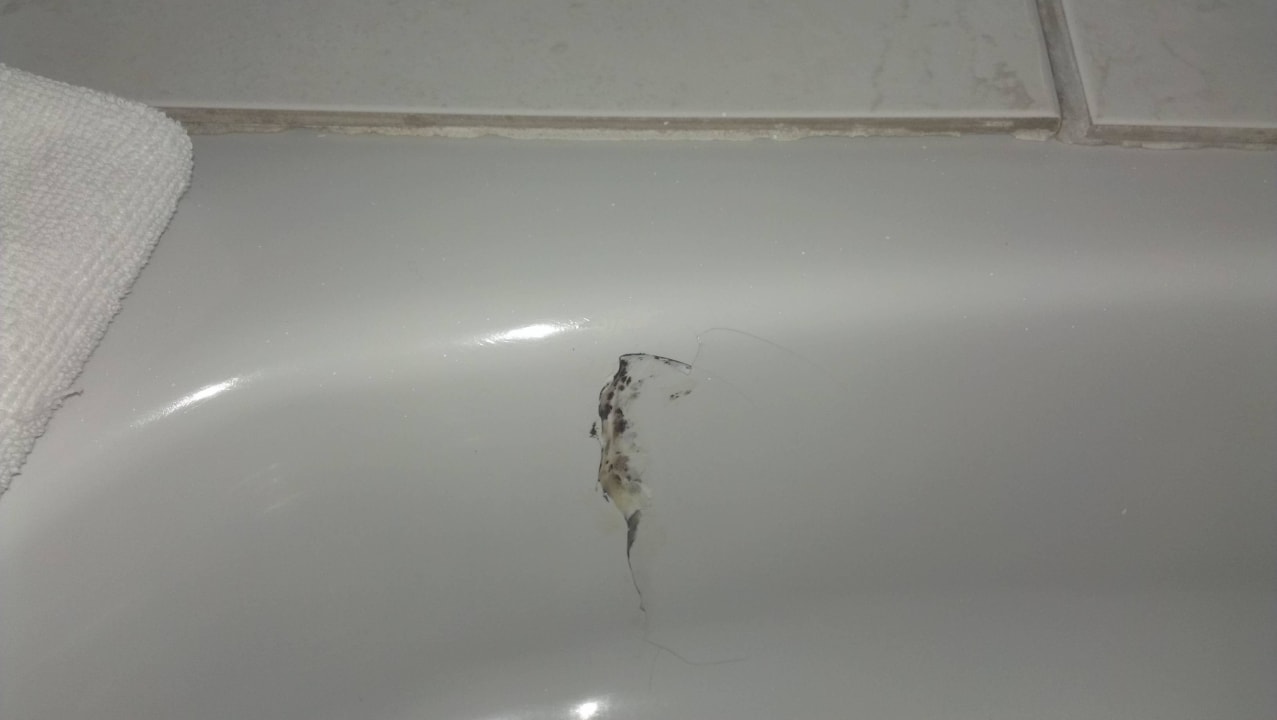 Anhaftung in der Duschtasse Hotel Albert